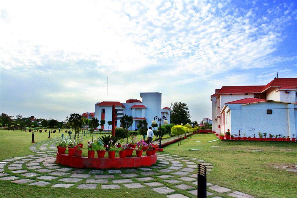 Naturoville Ayurvedic And Yoga Retreat Hotel Rishīkesh Buitenkant foto
