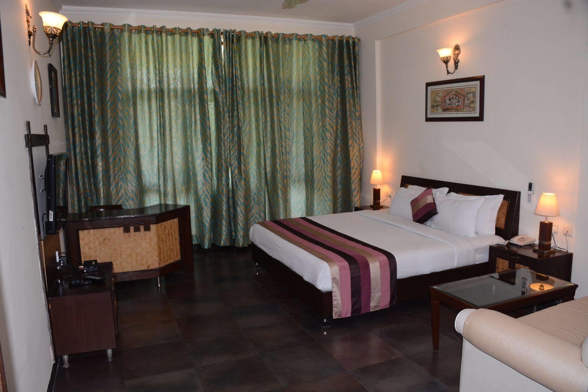 Naturoville Ayurvedic And Yoga Retreat Hotel Rishīkesh Buitenkant foto