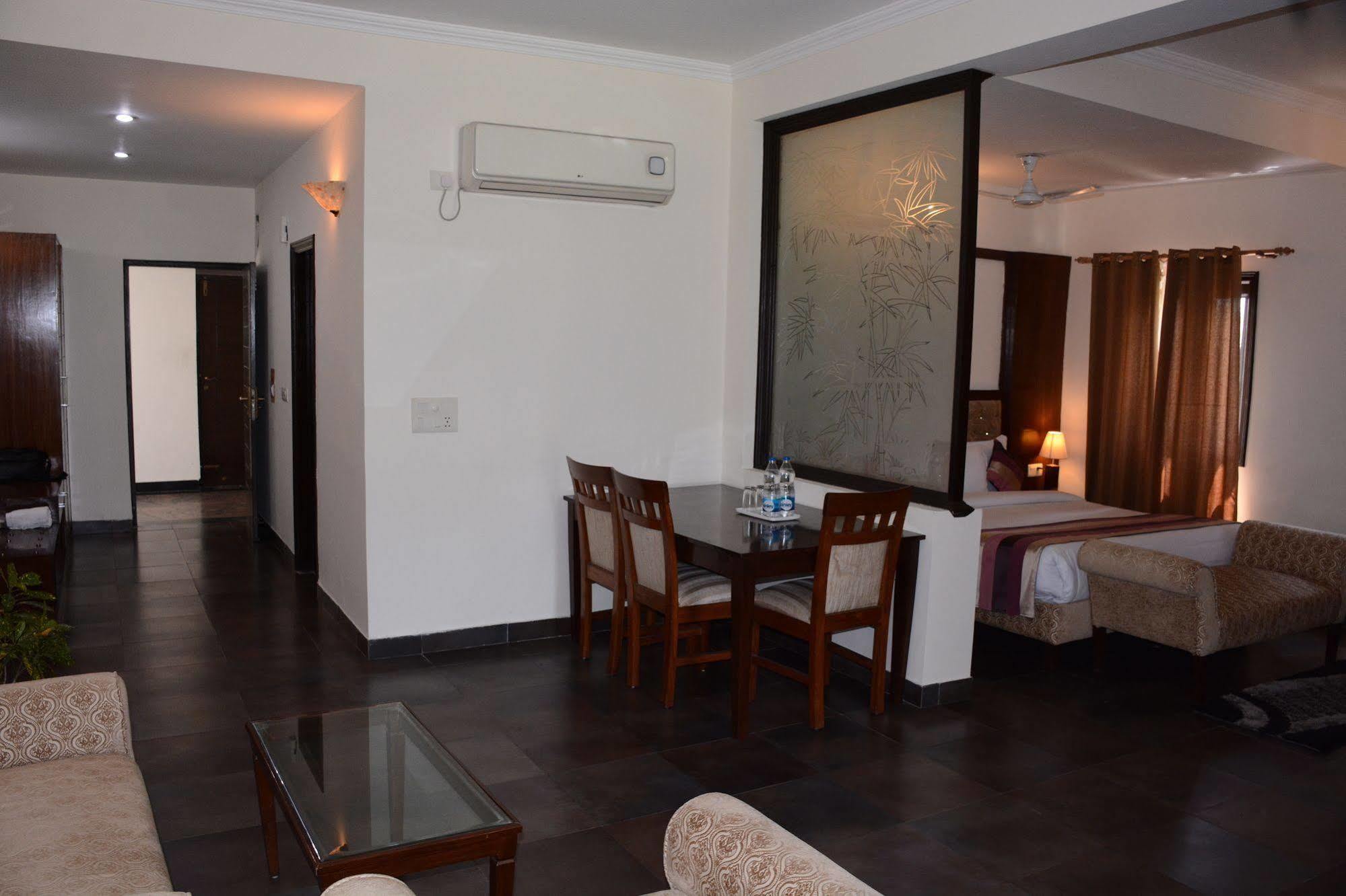 Naturoville Ayurvedic And Yoga Retreat Hotel Rishīkesh Buitenkant foto