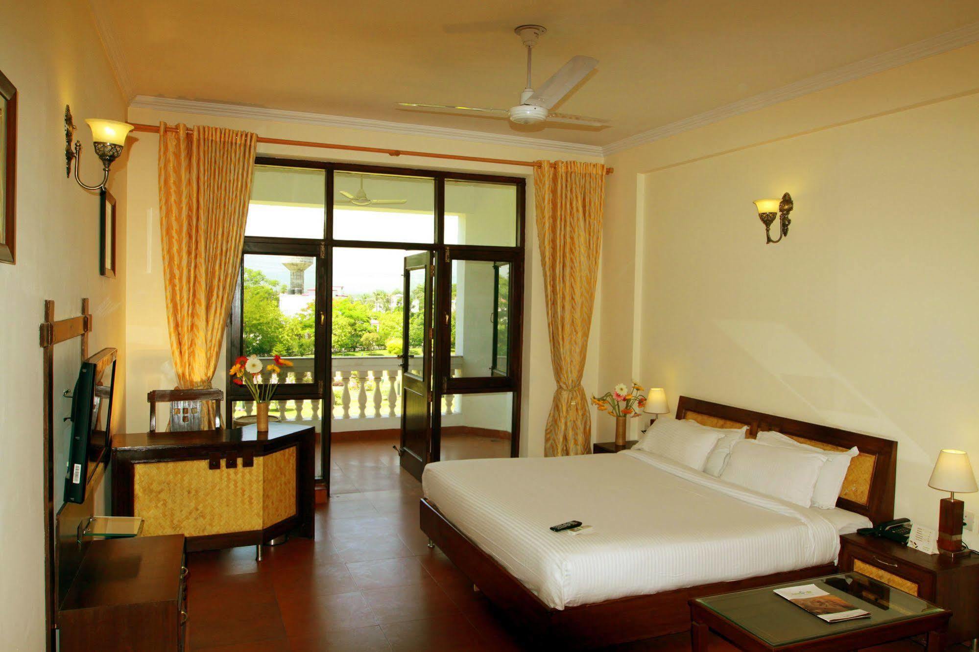Naturoville Ayurvedic And Yoga Retreat Hotel Rishīkesh Buitenkant foto
