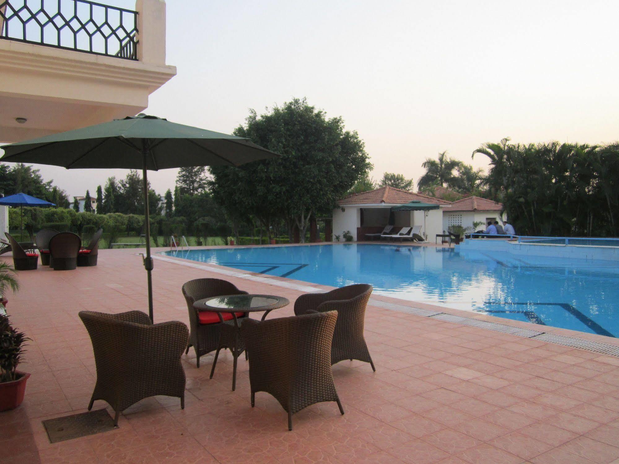 Naturoville Ayurvedic And Yoga Retreat Hotel Rishīkesh Buitenkant foto