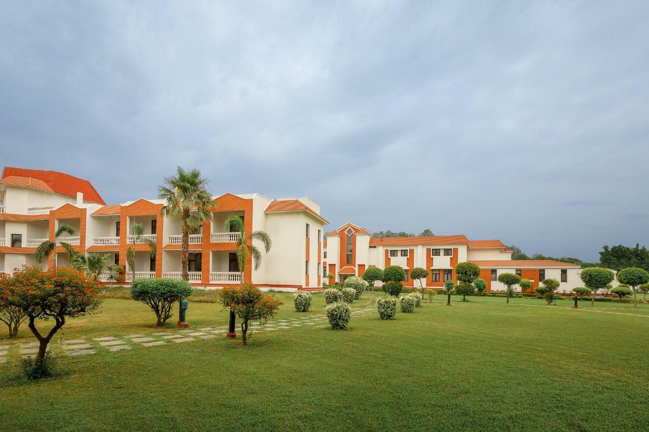 Naturoville Ayurvedic And Yoga Retreat Hotel Rishīkesh Buitenkant foto